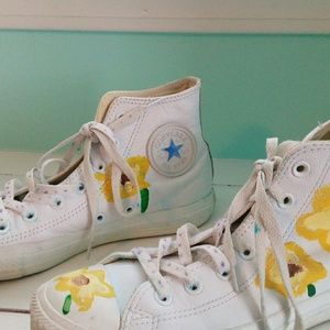 womens vintage flower converse size 8